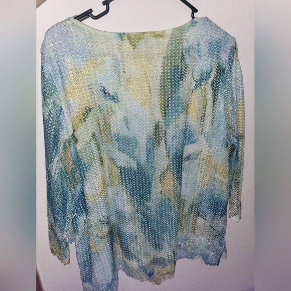 Beautiful blouse - Picture 2 of 3